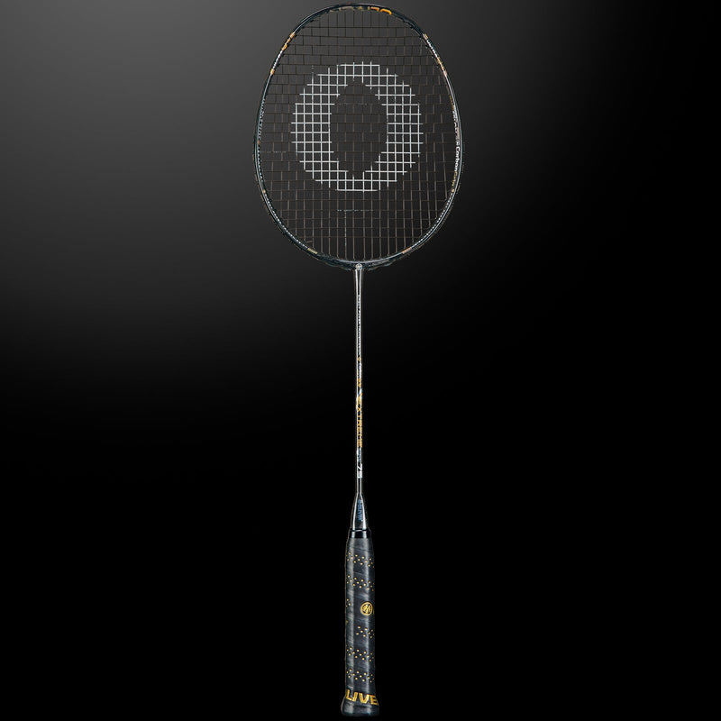OLIVER badminton racket, Extreme 75 model, black racket with a black grip against a dark background