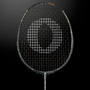 OLIVER badminton racket, Extreme 75 model, black racket against a dark background