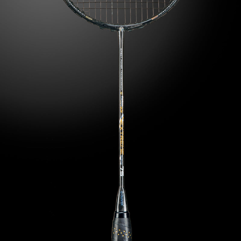 OLIVER badminton racket, Extreme 75 model, black racket with a black grip against a dark background