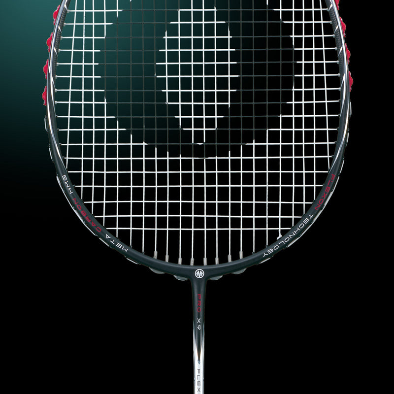 OLIVER Phantom X9 Badminton Racket, black and white racket on a dark background